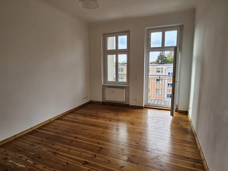 Sonnige Altbauwohnung im 3. OG mit offener Einbauküche und Balkon++Rennbahnstrasse — photo 1